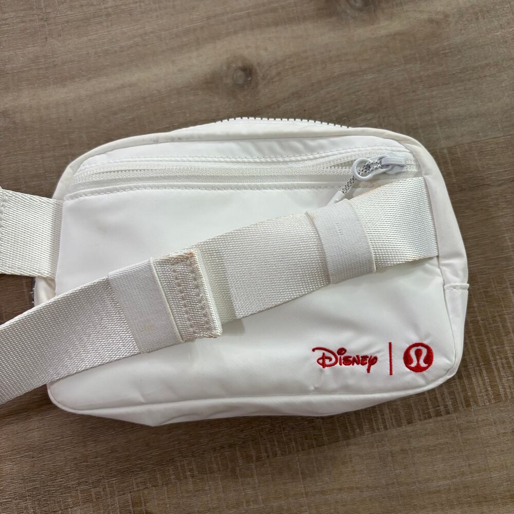 Lululemon Everywhere Belt Bag Mickey Mouse White - Picture 5 of 7